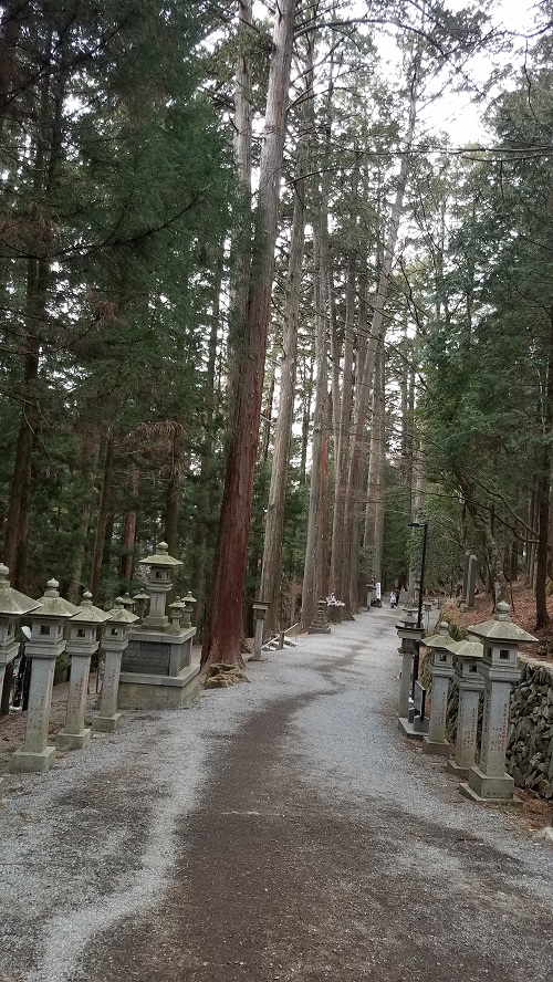 三峯神社髄身門