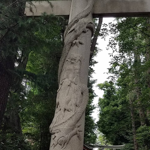 馬橋稲荷神社のパワースポット双龍鳥居昇り龍